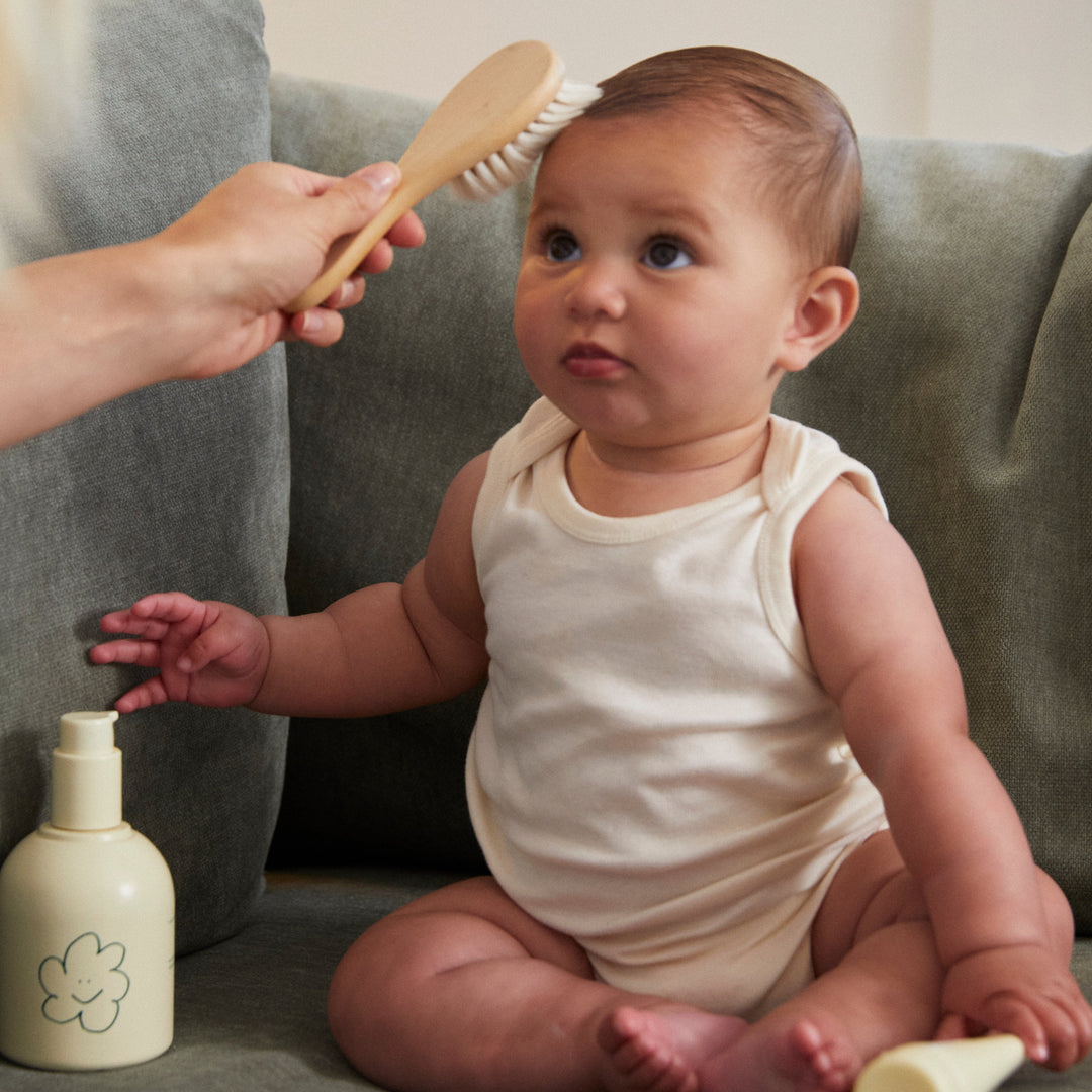 BEETL Baby Brush with soft bristles, designed for gentle hair and scalp cleaning for infants and young children.
