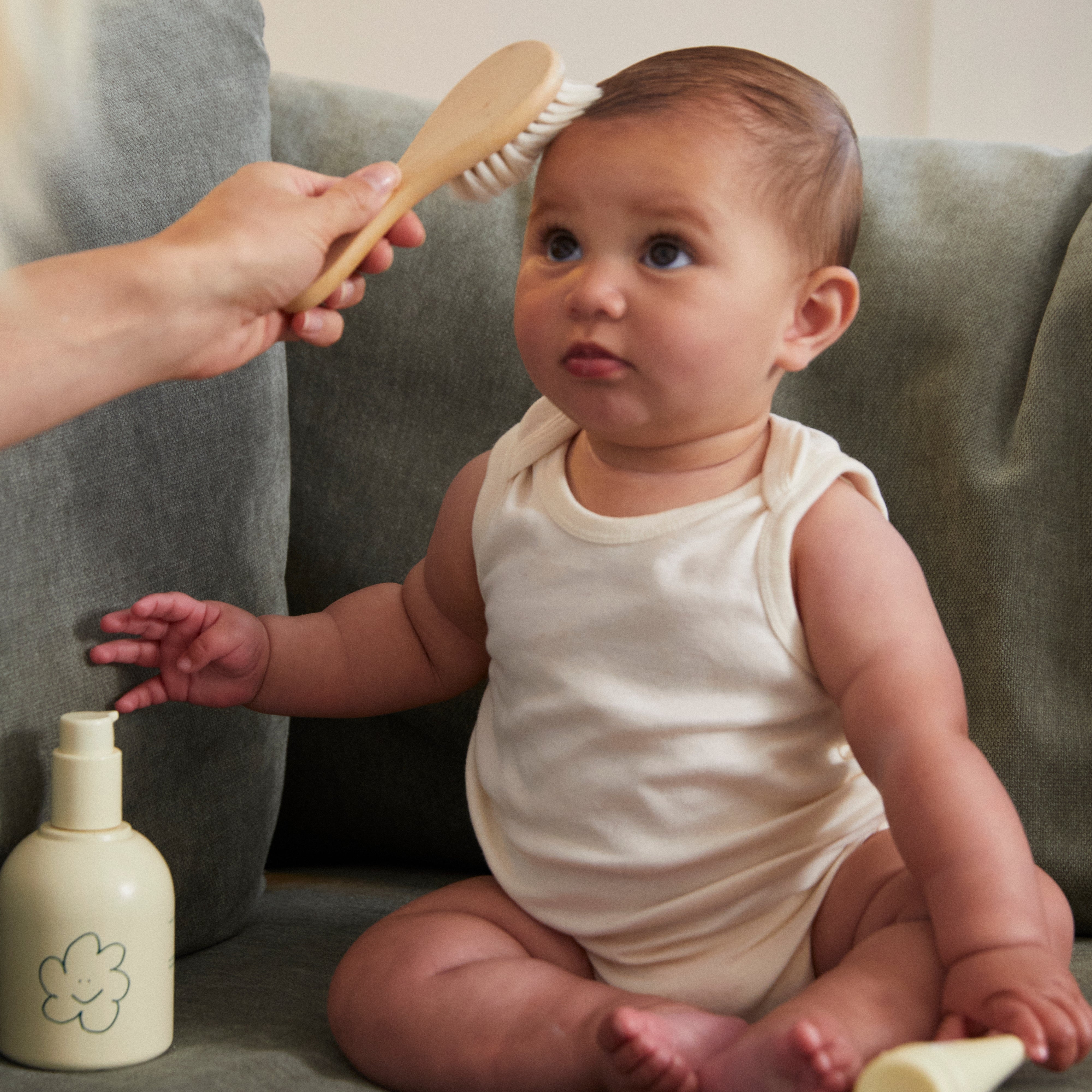 BEETL Baby Brush with soft bristles, designed for gentle hair and scalp cleaning for infants and young children.